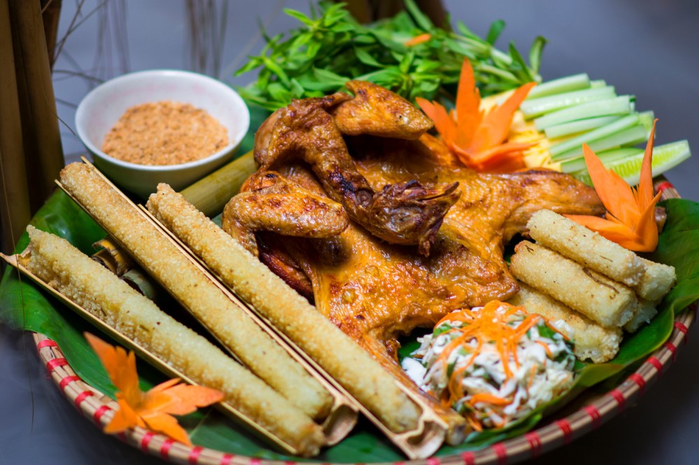 Cơm lam gà nướng, một trong những món ăn bạn không thể bỏ qua khi đi khu du lịch Đạ Tẻh Cơm lam gà nướng, một trong những món ăn bạn không thể bỏ qua khi đi khu du lịch Đạ Tẻh